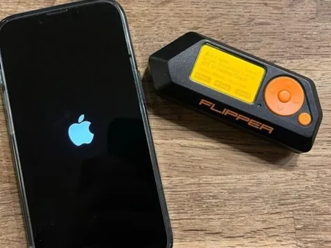 Đang ngồi trên tàu, hàng loạt người dùng iPhone bỗng gặp hiện tượng lạ: Màn hình hiện ra thứ rất khó hiểu