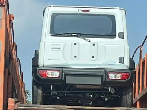 Thêm lô Suzuki Jimny về Việt Nam, đại lý báo ra mắt tháng 3 năm sau, khách hàng tiếp tục mòn mỏi chờ đợi