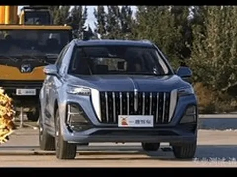 Thử độ bền với quả cầu lửa, đâm xuyên tường, vượt qua bãi mìn, nhưng Hongqi HS5 này vẫn hoạt động bình thường