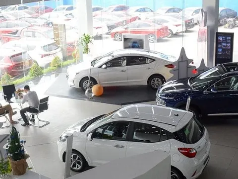 Nhiều mẫu ô tô giảm giá sập sàn, thị trường tiêu thụ vẫn ảm đạm