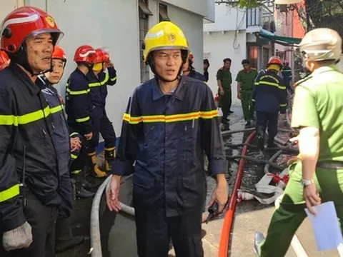 12 người thoát nạn trong vụ cháy nhà 17 phòng: Lấy quần jean làm dây đu