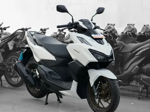 Honda Vario 160 nhận ưu đãi hàng triệu đồng tại đại lý, tặng kèm điện thoại Samsung
