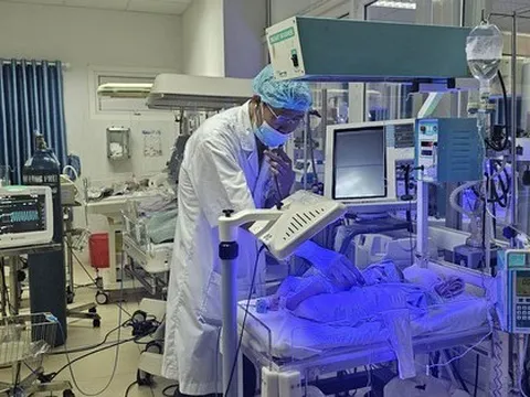 Báo động đỏ toàn bệnh viện cứu sản phụ bị băng huyết, vỡ tử cung, mất 2,6 lít máu