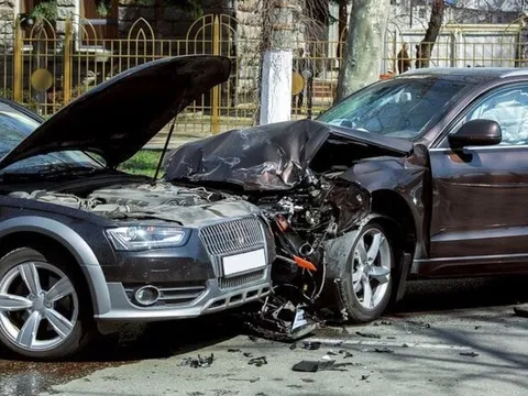 Những tính năng ô tô tự kích hoạt khi tai nạn