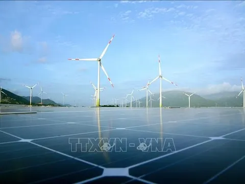 Chính sách, giải pháp công nghệ phát triển điện mặt trời và điện gió tại Việt Nam