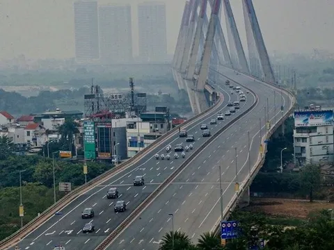 Ngắm tuyến đường "ngoại giao" 10 làn xe - đón nhiều đoàn khách quốc tế nhất Việt Nam