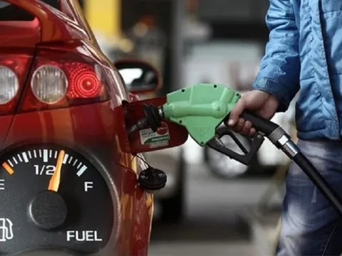 Những lý do khiến ô tô cũ 'uống xăng như nước'