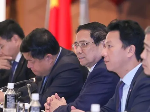 Thủ tướng tọa đàm với các tập đoàn hàng đầu Nhật Bản: Việt Nam là nơi an toàn trong cơn bão