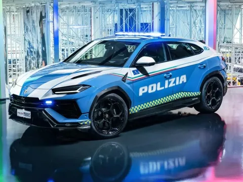 Lamborghini Urus hiệu suất cao được trưng dụng làm xe cảnh sát: Có ngăn lạnh để đựng nội tạng