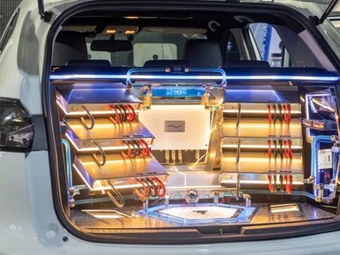 Mazda CX-5 độ âm thanh hơn 2 tỷ của dân chơi TP.HCM: Riêng tiền dây, tụ và cầu chì đã gần 1 tỷ, tản nhiệt bằng nước như PC