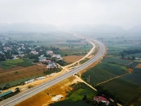 Bộ GTVT báo cáo về việc đầu tư mở rộng 12 tuyến cao tốc phân kỳ