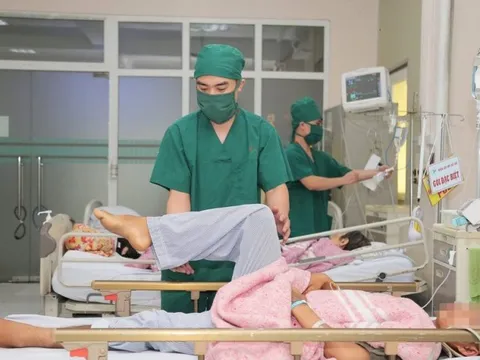 Cứu đôi chân cho thanh niên 19 tuổi ngã từ độ cao trên 4 mét