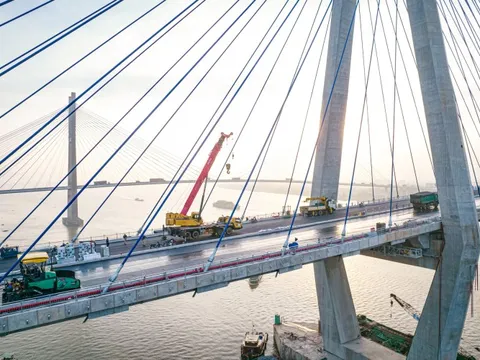 Ngắm cầu đắt nhất cao tốc Bắc - Nam phía đông trước ngày thông xe