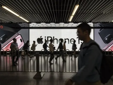 Bloomberg: Apple, Samsung “đứng ngồi không yên” vì một yêu cầu từ Trung Quốc