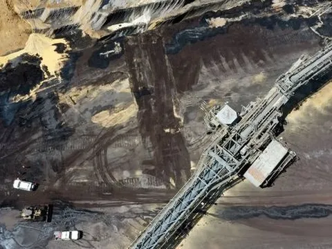 Nằm một mình một chỗ, quốc gia này có "vận may trời ban" với than đá nhưng khi thế giới quay lưng với nhiên liệu hoá thạch, ngay lập tức có "ngôi sao" khác thế chân