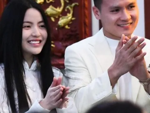 Toàn cảnh lễ dạm ngõ của Quang Hải - Chu Thanh Huyền: Cô dâu chú rể cười tít mắt, nhí nhảnh trước sự chứng kiến của họ hàng