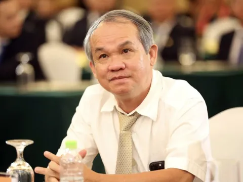 Cổ phiếu đang đà tăng, con gái bầu Đức tranh thủ “gom hàng"