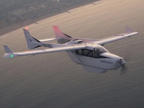 Máy bay điện hybrid lập kỷ lục bay liên tục 12 tiếng