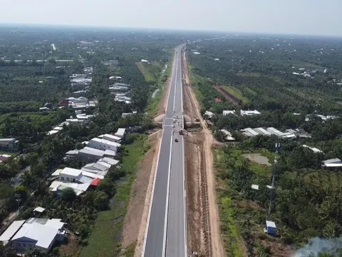 Ngắm cao tốc 4.826 tỷ trước ngày thông xe, lần đầu tiên từ TP.HCM về thủ phủ miền Tây chỉ mất hơn 2h