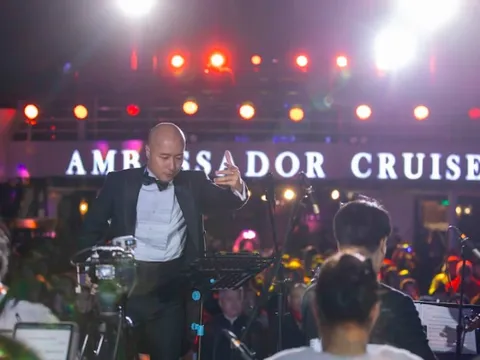 Nhạc trưởng Đồng Quang Vinh: Hòa nhạc trên du thuyến kết nối mọi người, đem đến trải nghiệm khó quên giữa vịnh di sản