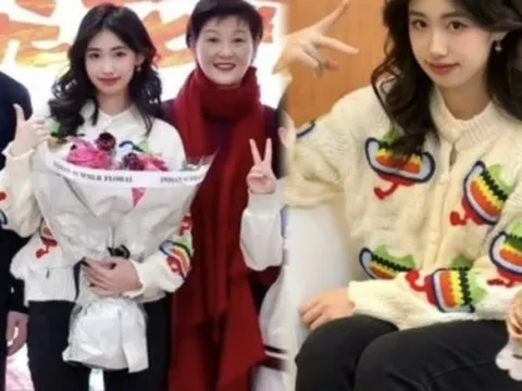 Con gái "ông trùm showbiz Hoa ngữ" Phùng Tiểu Cương gây sốt với nhan sắc xinh đẹp khi xuất hiện bên bố mẹ