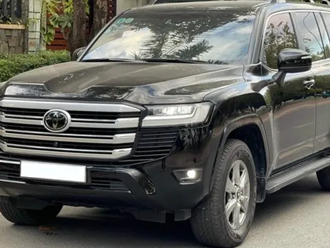 Toyota Land Cruiser đi hơn 34.000km bán đắt hơn giá niêm yết mới: Nội thất xuống sắc, trang bị không bằng lô xe mới hiện tại
