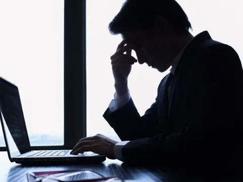 Nhẫn tâm sa thải nhân viên trái luật ngay trước Tết để "né" thưởng Tết: Doanh nghiệp phải bồi thường, chủ có thể bị phạt tù!