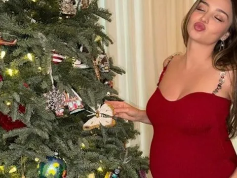 Mang thai lần thứ 4, “vợ tỷ phú trẻ nhất thế giới” Miranda Kerr khiến ai cũng phải trầm trồ vì body siêu nóng bỏng