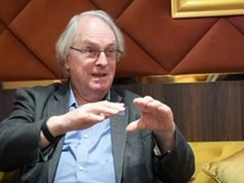 Chủ nhân “cú đúp” giải Nobel, VinFuture 2023: “Việt Nam có doanh nghiệp được ví như Tesla”