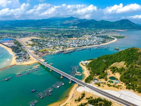 Tỉnh miền Trung có vị trí chiến lược định hướng trở thành trung tâm công nghiệp chế biến, chế tạo và kinh tế biển năm 2030