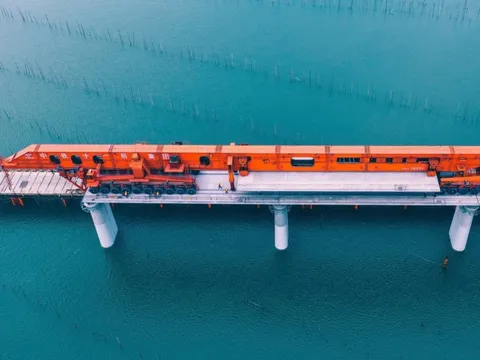 Soi cỗ máy 1.000 tấn “làm mưa, làm gió” ở Trung Quốc có thể giúp Việt Nam làm đường sắt thần tốc