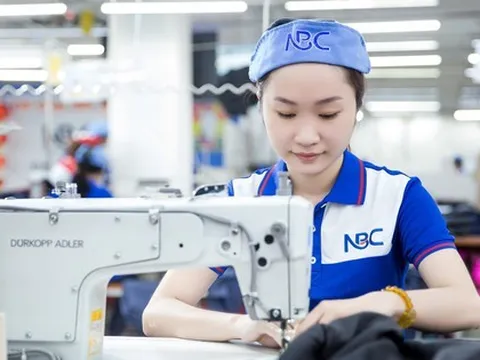 Khó mấy cũng thưởng Tết cho người lao động