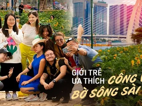 Ngày cuối năm 2023: giới trẻ nô nức tụ tập cà phê, vườn hoa hướng dương đông đúc người check-in