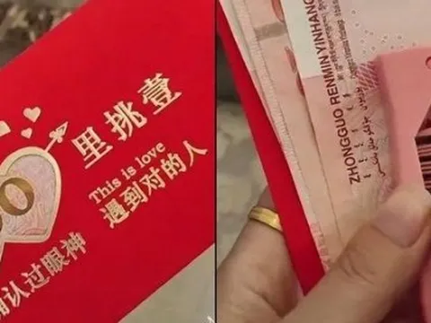 Đi ăn cưới bạn trai cũ, cô gái bất ngờ được chú rể tặng lì xì đỏ, vật bên trong khiến cô khóc nức nở