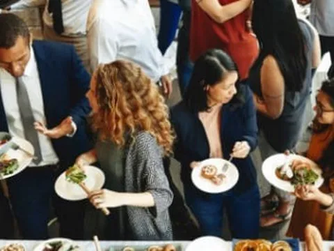 Quy tắc 'ba trước bốn sau' khi đi ăn buffet là gì?