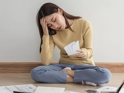 Không làm được 4 điều này, tiền của bạn sẽ mãi đội nón ra đi vì thói quen chi tiêu bốc đồng