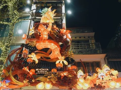 Địa điểm hot nhất Hàng Mã những ngày này: Ai đi qua cũng phải ngước nhìn, là góc chụp ảnh yêu thích của giới trẻ