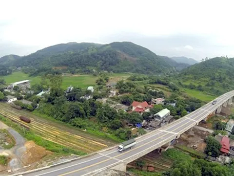 Đề xuất cao tốc tối thiểu 4 làn xe, có điểm dừng ngắm cảnh