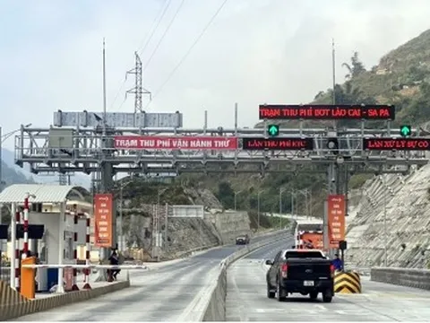 Thu phí đường nối cao tốc Nội Bài - Lào Cai đi Sa Pa từ 16/1