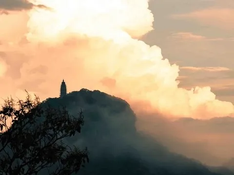 Không cần đi xa để săn mây, ngay Hà Nội cũng có 1 điểm lý tưởng, cũng chính là nơi cao nhất thủ đô