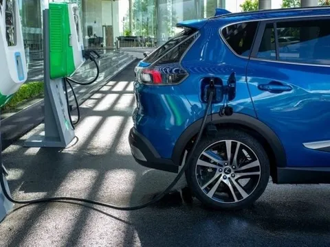 Nhờ khoản lợi nhuận khác và cho VinFast đặt trạm sạc, một công ty xăng dầu thoát lỗ