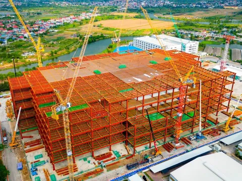 Toàn cảnh công trường xây dựng nhà máy 1 tỷ USD, dùng lượng thép gấp đôi cầu Long Biên của LG tại Hải Phòng