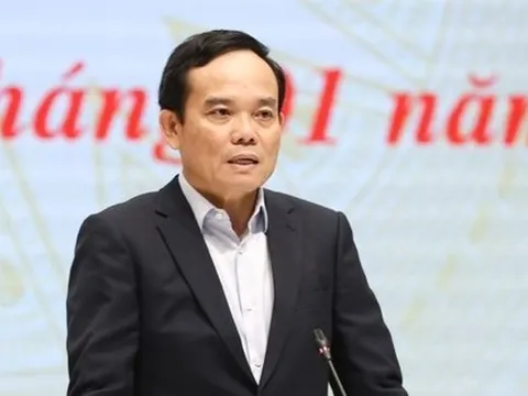 Cán bộ làm việc trong lĩnh vực liên quan đến tiền, hàng phải biết giữ mình!