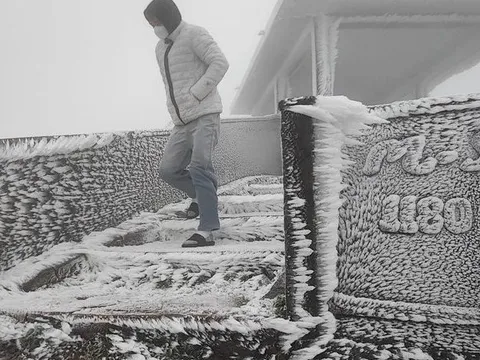 Miền Bắc rét kỷ lục, băng tuyết xuất hiện ở nhiều nơi, du khách tăng đột biến