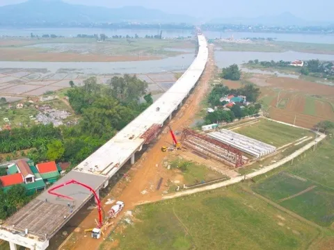 Tập trung tiến độ cao tốc Bắc-Nam đoạn Diễn Châu - Bãi Vọt