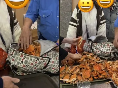 7 khách đi ăn buffet Hà Nội "đút túi" 10kg hải sản, giải thích lý do khó chấp nhận