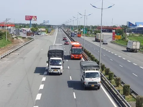 Vận chuyển 1 container từ ĐBSCL về TP HCM: đường bộ đắt gần 3 lần đường thủy