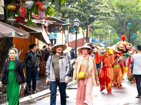 Sôi động thị trường du lịch Tết