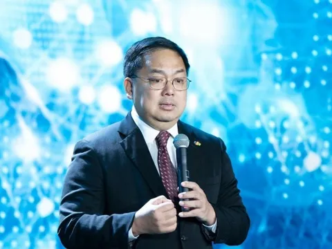 Ông Hoàng Nam Tiến: “Tôi có đủ gạch đá xây 3 tòa nhà FPT chỉ vì phát biểu cần làm việc 12 – 14 tiếng/ngày”