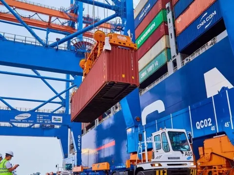 Gỡ “nút thắt” cho logistics